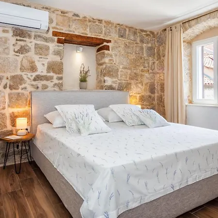 Lucio Apartman *